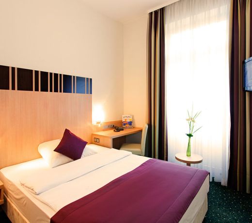 Star-Apart Hansa Hotel
