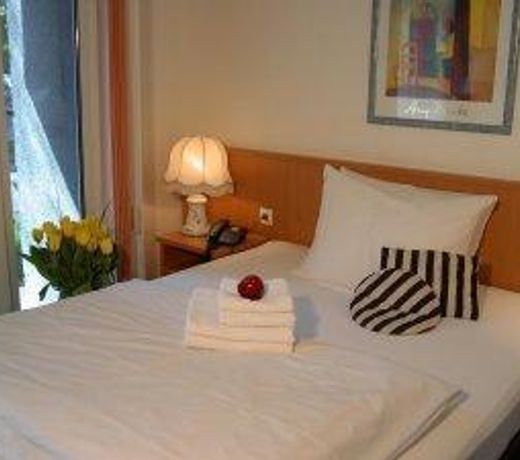 Hotel Am Schlosspark , Wiesbaden