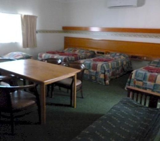 Landsborough Lodge Motel