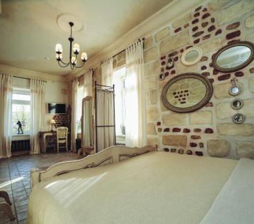 Iris Hotel