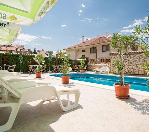 Nassi Hotel