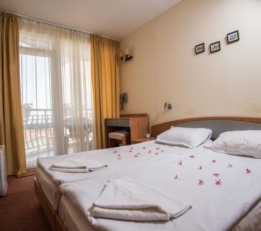 Nassi Hotel