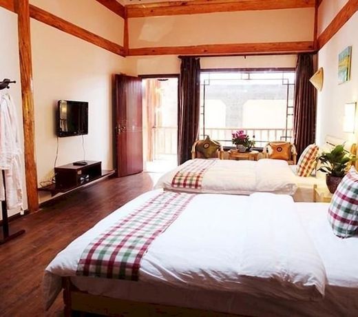 Lijiang Left Bank Holiday Inn