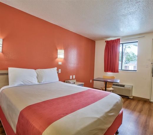 Motel 6-Tallahassee, FL