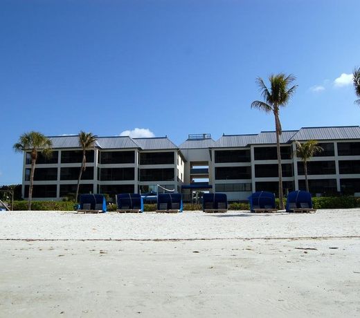 MARINER??S BOATHOUSE AND BEACH