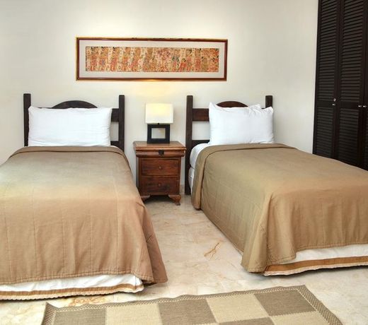 El Taj Oceanfront and Beachside Condo Hotel
