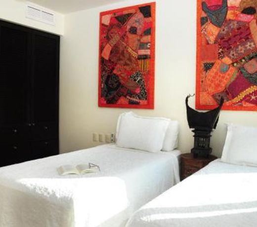 El Taj Oceanfront and Beachside Condo Hotel