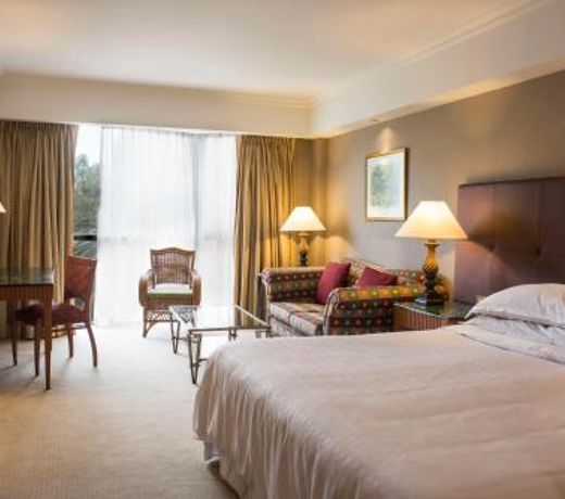 Sheraton Pilar Hotel & Convention Center