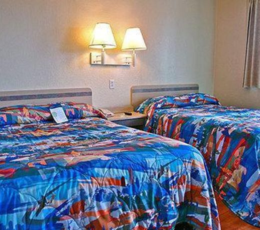 Super 6 Inn & Suites