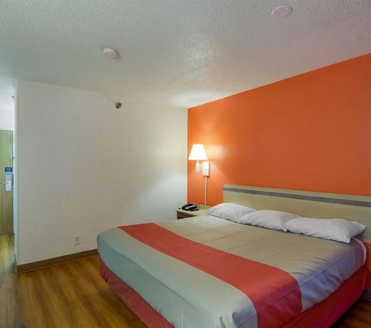 Motel 6-Waukegan, IL