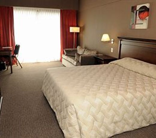 Howard Johnson Pilar Resort Spa & Convention Center