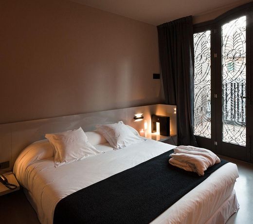 Caro Hotel