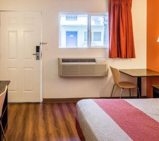 Motel 6-Bakersfield, CA - East