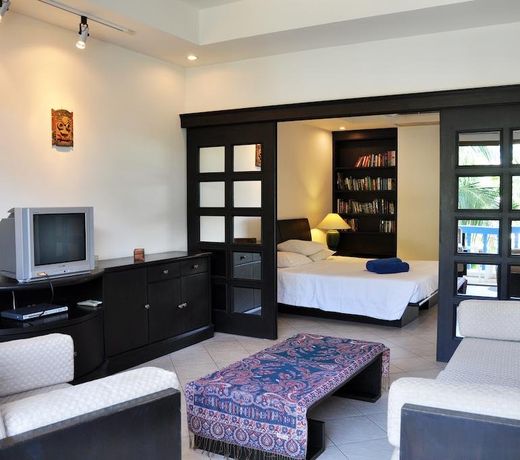 The Club Residence