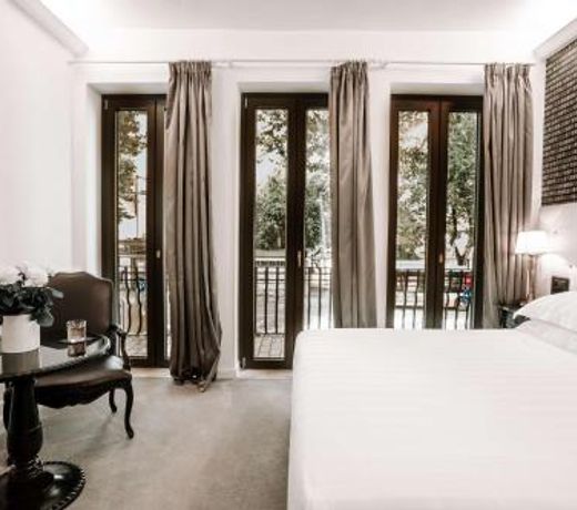 Glam Boutique Hotel