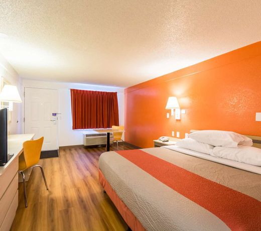 Travelodge by Wyndham Essington / Philadelphia Airport