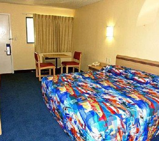 Travelodge by Wyndham Essington / Philadelphia Airport