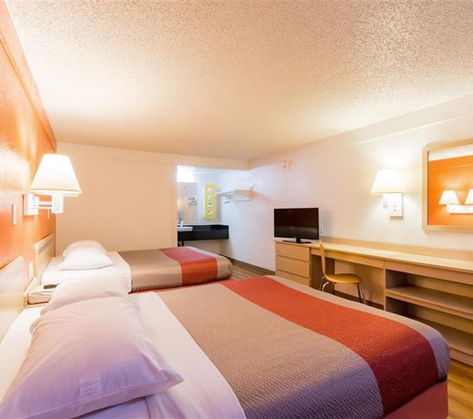 Travelodge by Wyndham Essington / Philadelphia Airport