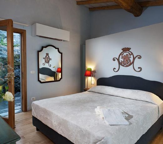 Monaci delle Terre Nere