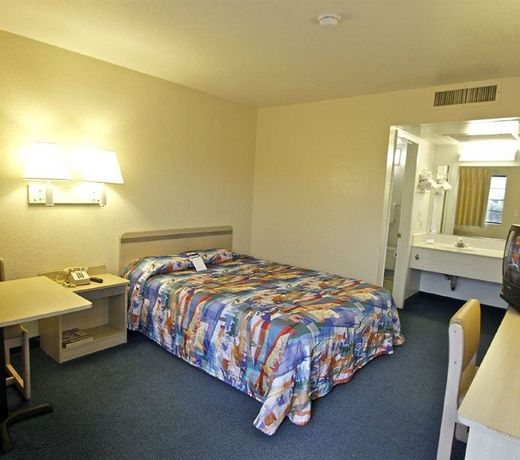Motel 6-Coalinga, CA - East