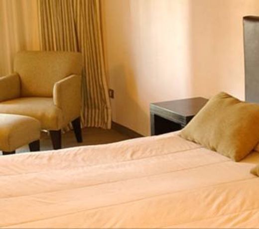 HOTEL PUERTA DEL BOSQUE