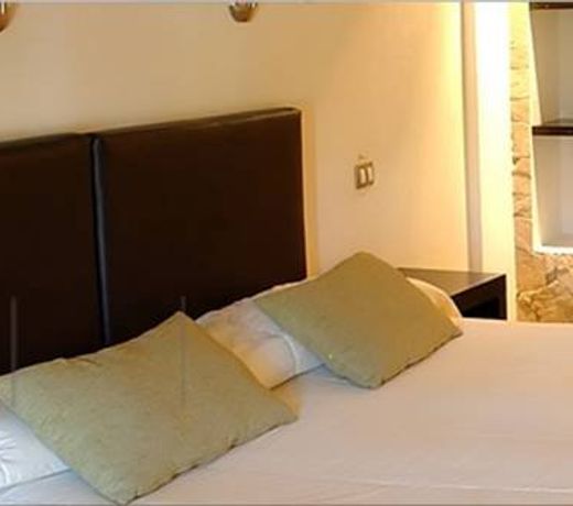 HOTEL PUERTA DEL BOSQUE
