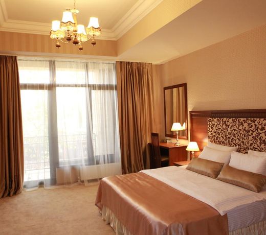 Golden Dolphin Hotel