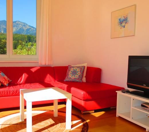 FLORES, Ferienhaus oder Doppelzimmer, im Grünen, 5 Gehminuten ins Zentrum, Parkplatz, zero emissions