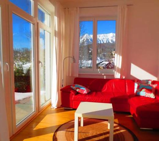 FLORES, Ferienhaus oder Doppelzimmer, im Grünen, 5 Gehminuten ins Zentrum, Parkplatz, zero emissions