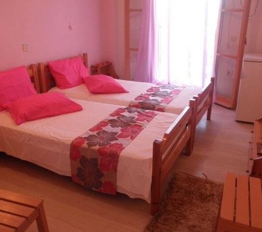 Agnes Rooms