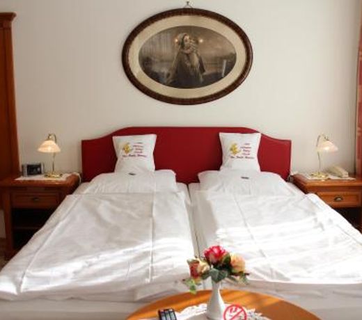 Gasthof Hametner mit Innviertlerhof mit direktem Zugang zur Therme Mediterrana durch unseren Garten!