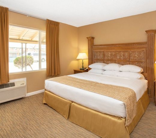 Travelodge by Wyndham Hawthorne