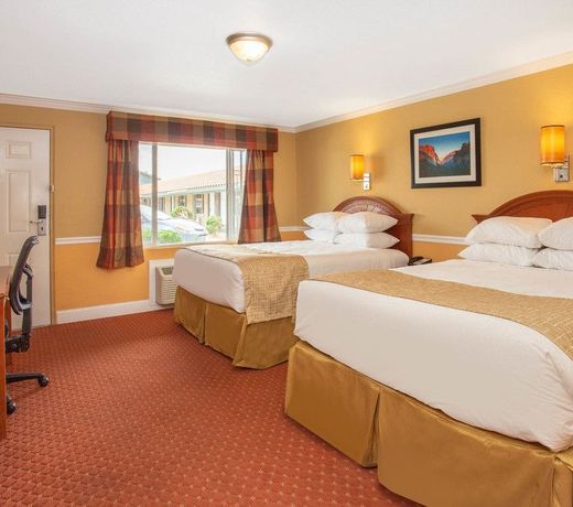 Travelodge by Wyndham Hawthorne