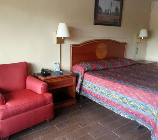 AMERICA??S BEST INN & SUITES CLARKSVILLE