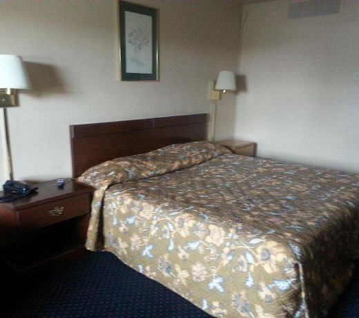 AMERICA??S BEST INN & SUITES CLARKSVILLE