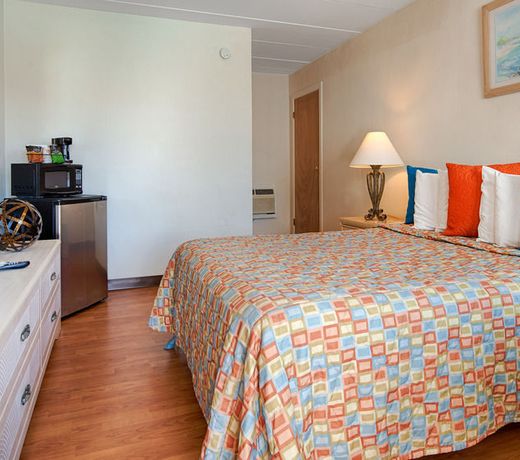 Daytona Inn and Suites