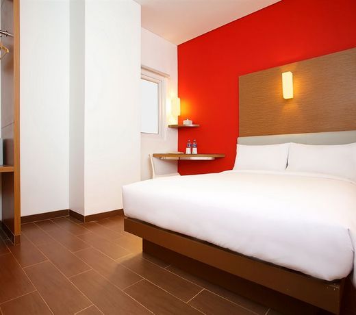 Amaris Hotel Season City
