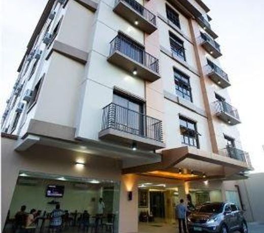 Main Hotel and Suites