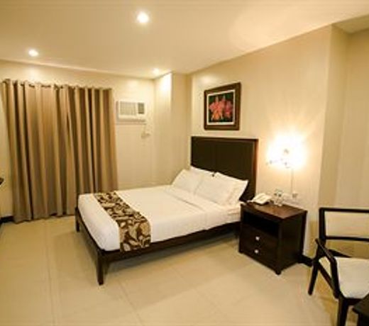 Main Hotel and Suites