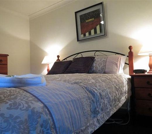 Barrington Wilderness Cedar Lodge Accommodation