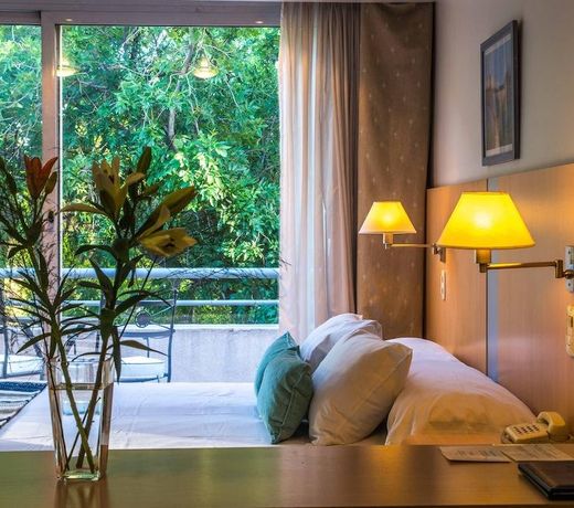 Portal Plaza Suites