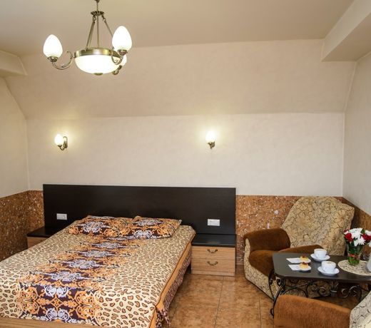 Erunin Hotels Group, Tolstogo 77