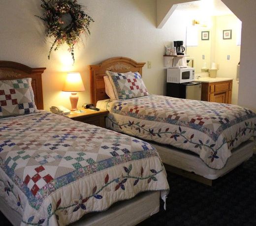 Barewood Inn & Suites