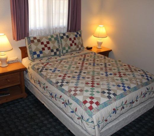 Barewood Inn & Suites