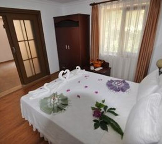 Longhouse Inn Hotel