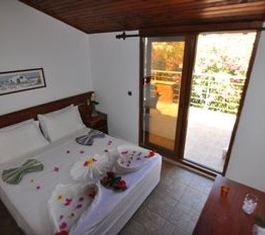 Longhouse Inn Hotel