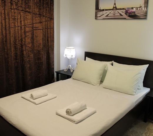 FIVE ROOMS