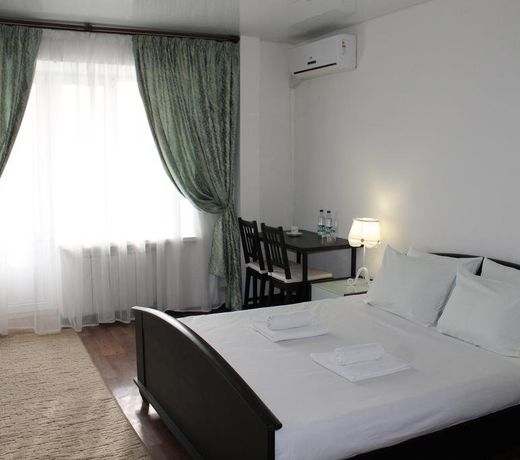 FIVE ROOMS