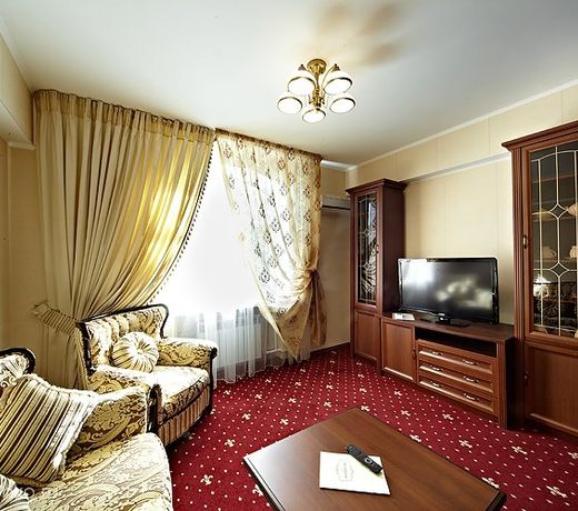 Hotel Central (former Chernigov)