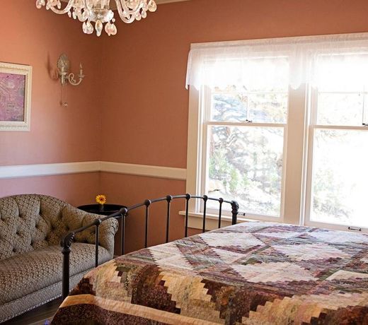 THE GOLDEN LEAF INN